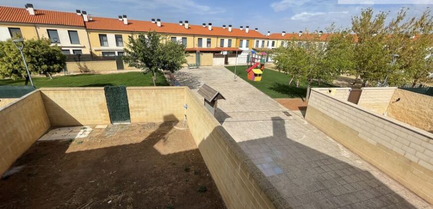 CHALET ADOSADO EN VENTA EN SALAMANCA