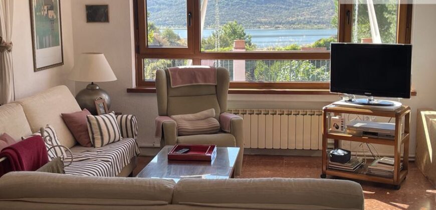 CHALET CON VISTAS AL EMBALSE