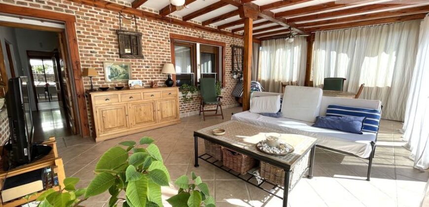 CHALET CON VISTAS AL EMBALSE