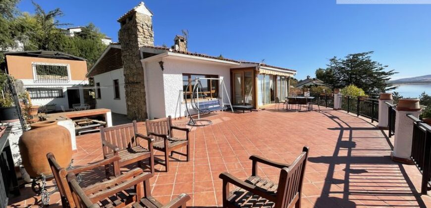 CHALET CON VISTAS AL EMBALSE