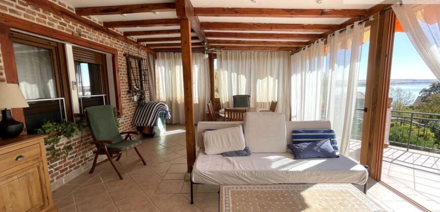 CHALET CON VISTAS AL EMBALSE