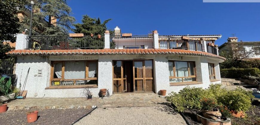 CHALET CON VISTAS AL EMBALSE