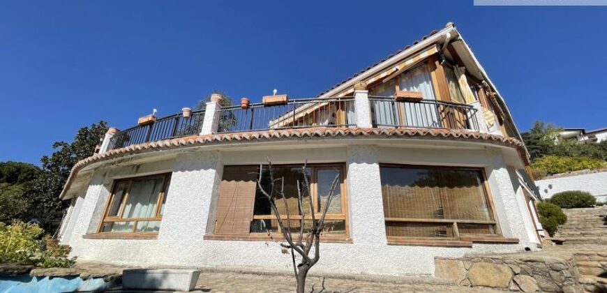 CHALET CON VISTAS AL EMBALSE